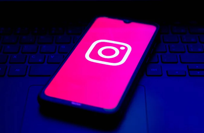 BRAZIL - 2021/10/05: In this photo illustration the Instagram logo seen displayed on a smartphone. (Photo Illustration by Rafael Henrique/SOPA Images/LightRocket via Getty Images)
